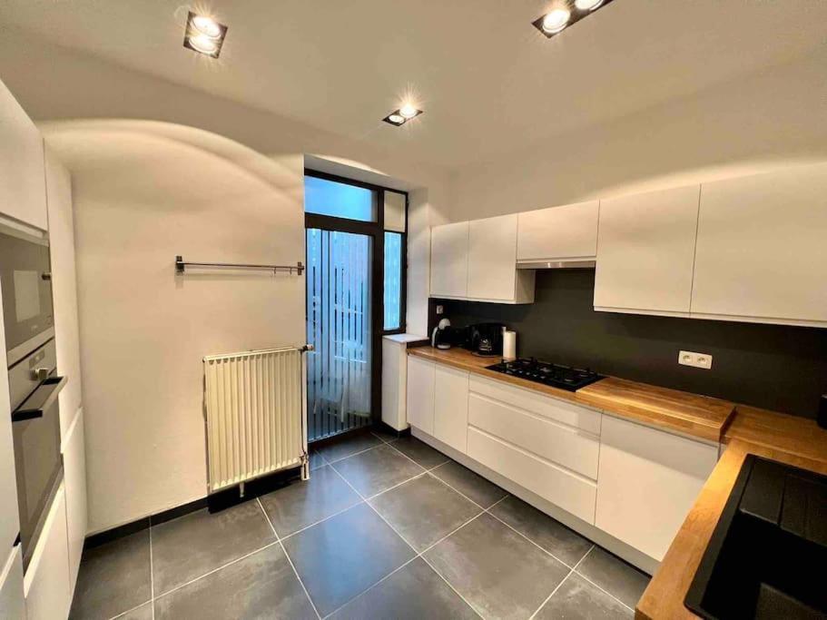 Bellevue - Grand Appartement Pour 5 Sur Les Quais De La Meuse Liege Exterior photo