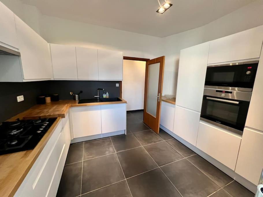 Bellevue - Grand Appartement Pour 5 Sur Les Quais De La Meuse Liege Exterior photo