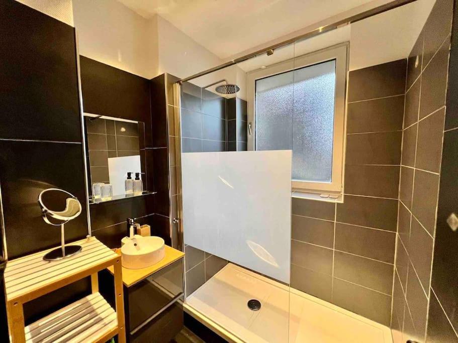 Bellevue - Grand Appartement Pour 5 Sur Les Quais De La Meuse Liege Exterior photo